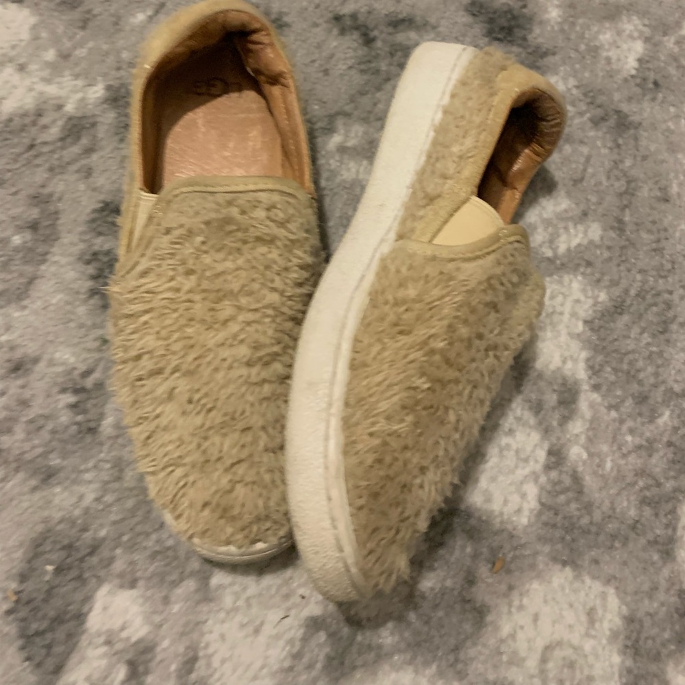 Uggs tan sherpa sneaks sz5.